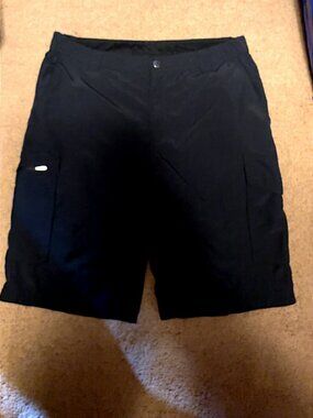 Columbia Men's cargo lightweight black shorts 34 inseam 12